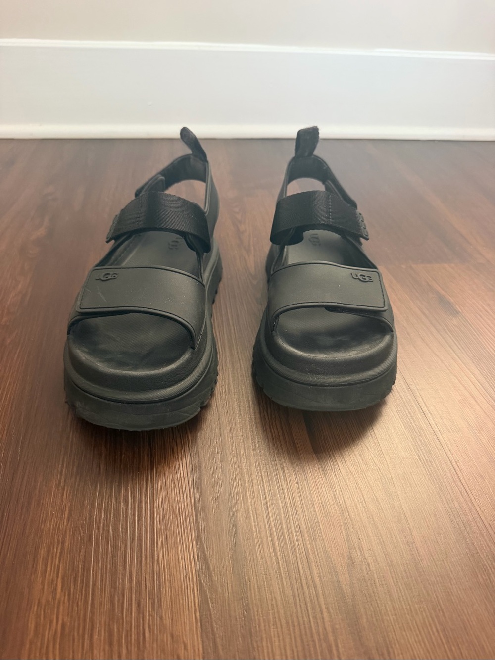 UGG Women’s GoldenGlow Sandals